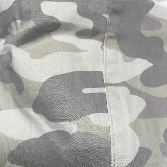 NWOT Democracy “Ab”solution camouflage joggers. Size 14 - Picture 7 of 7